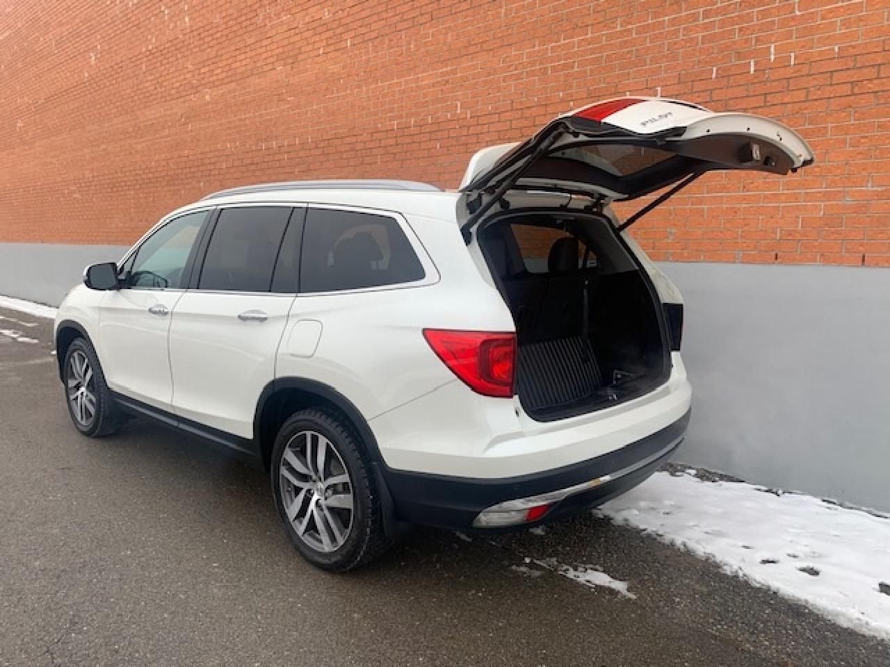 2017 Honda Pilot Touring AWD Photo