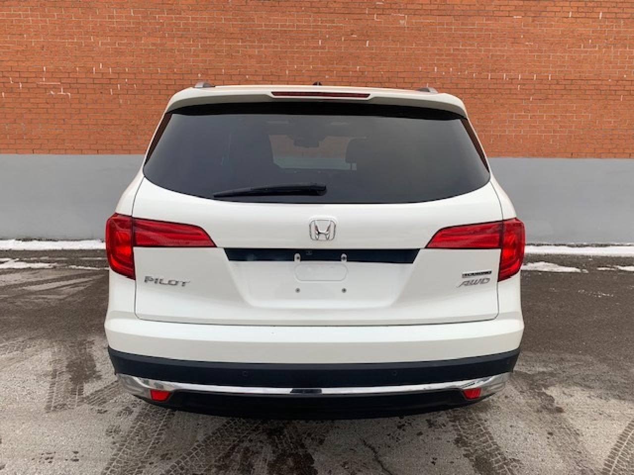 2017 Honda Pilot Touring AWD Photo