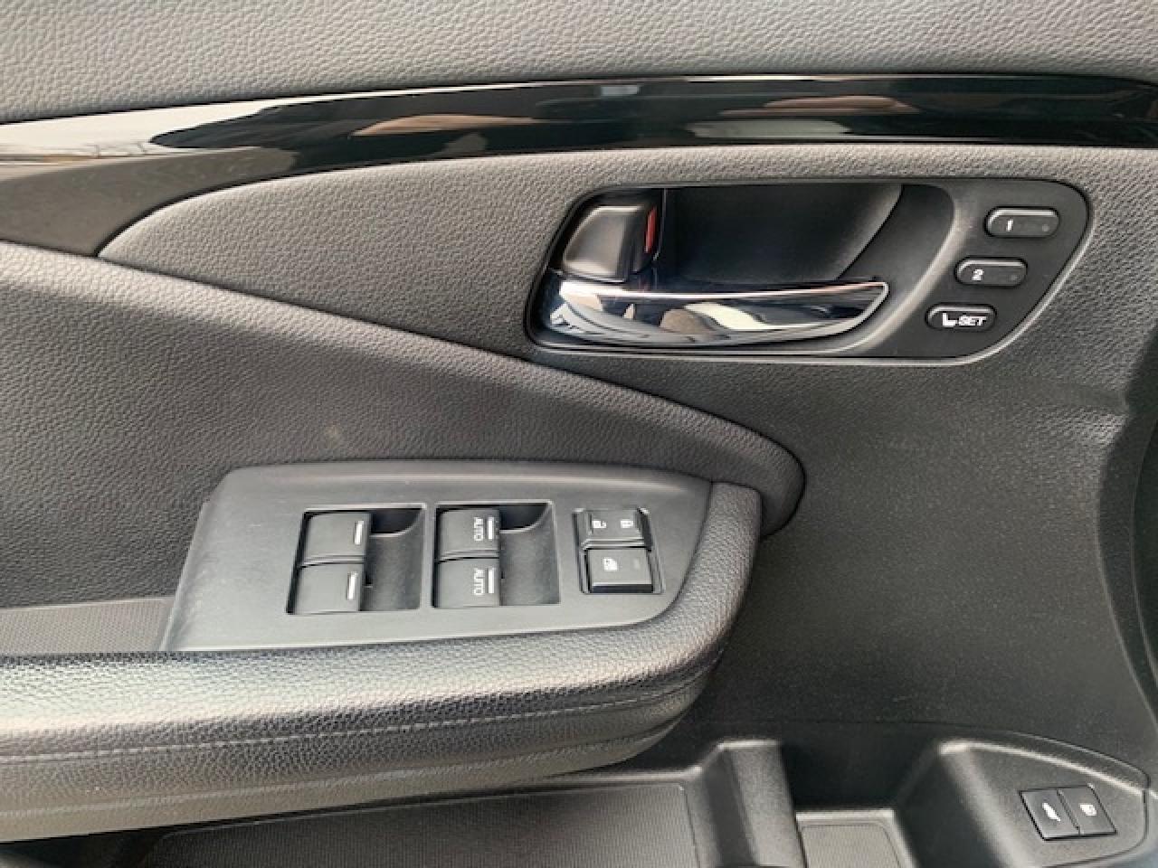 2017 Honda Pilot Touring AWD Photo