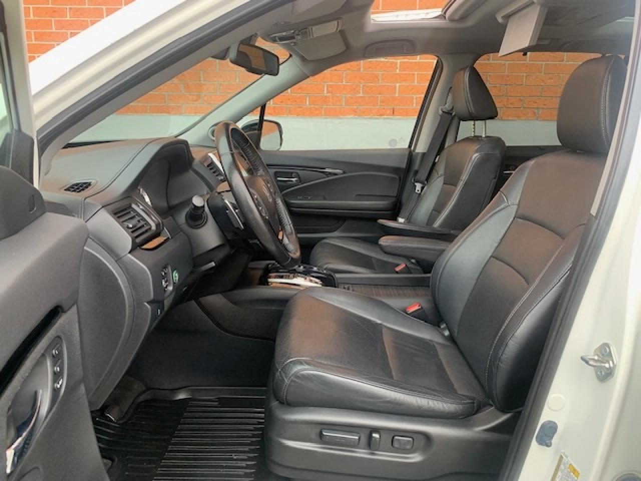 2017 Honda Pilot Touring AWD Photo