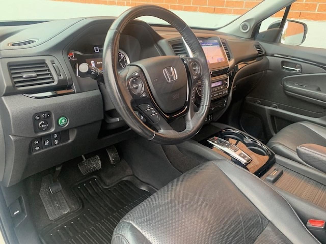 2017 Honda Pilot Touring AWD Photo