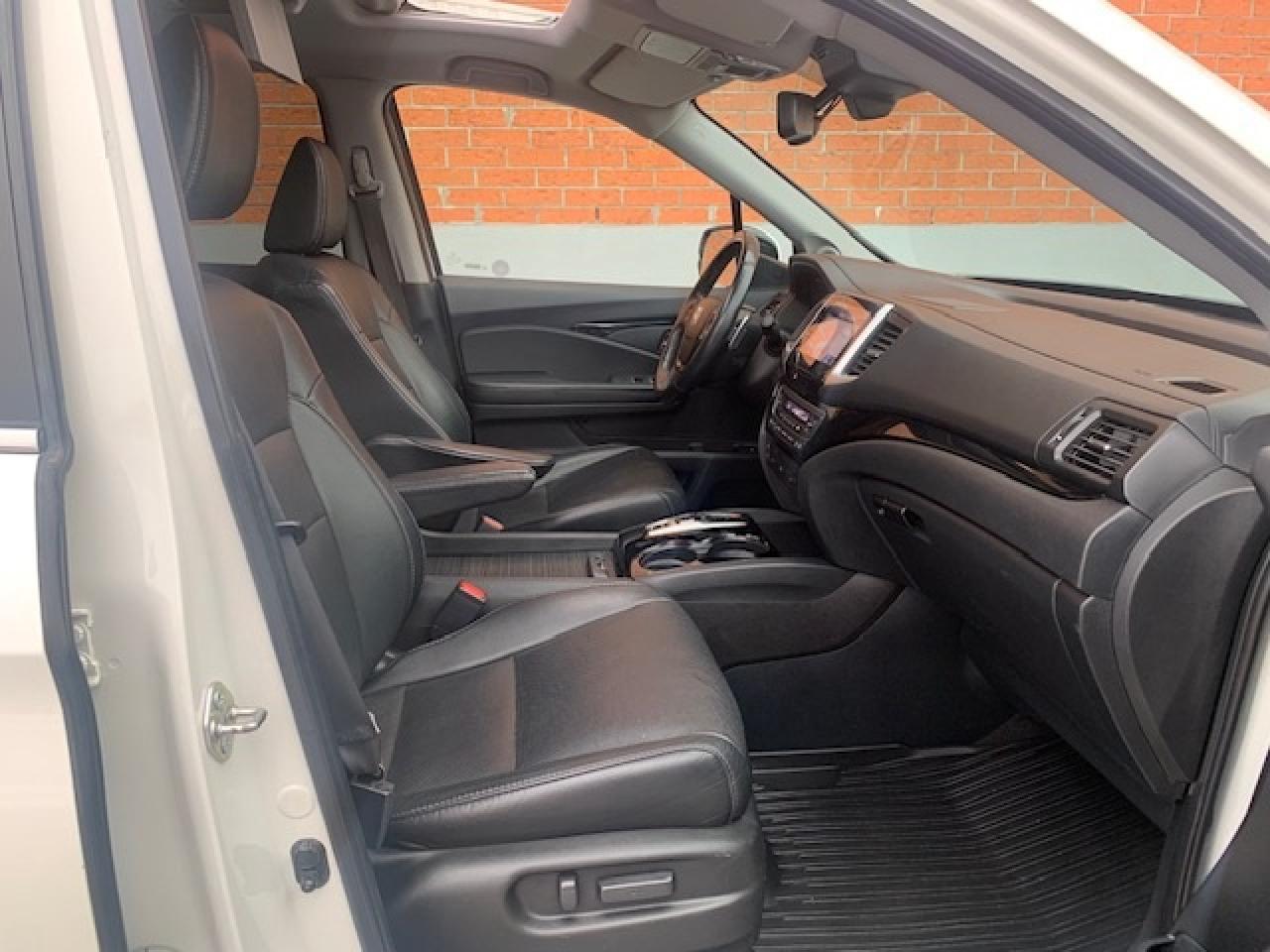 2017 Honda Pilot Touring AWD Photo