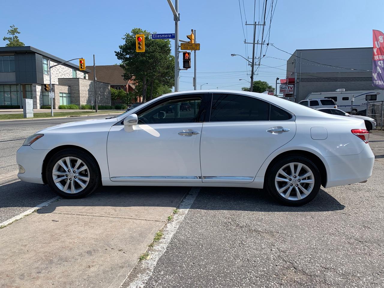 2010 Lexus ES 350 Sedan Photo
