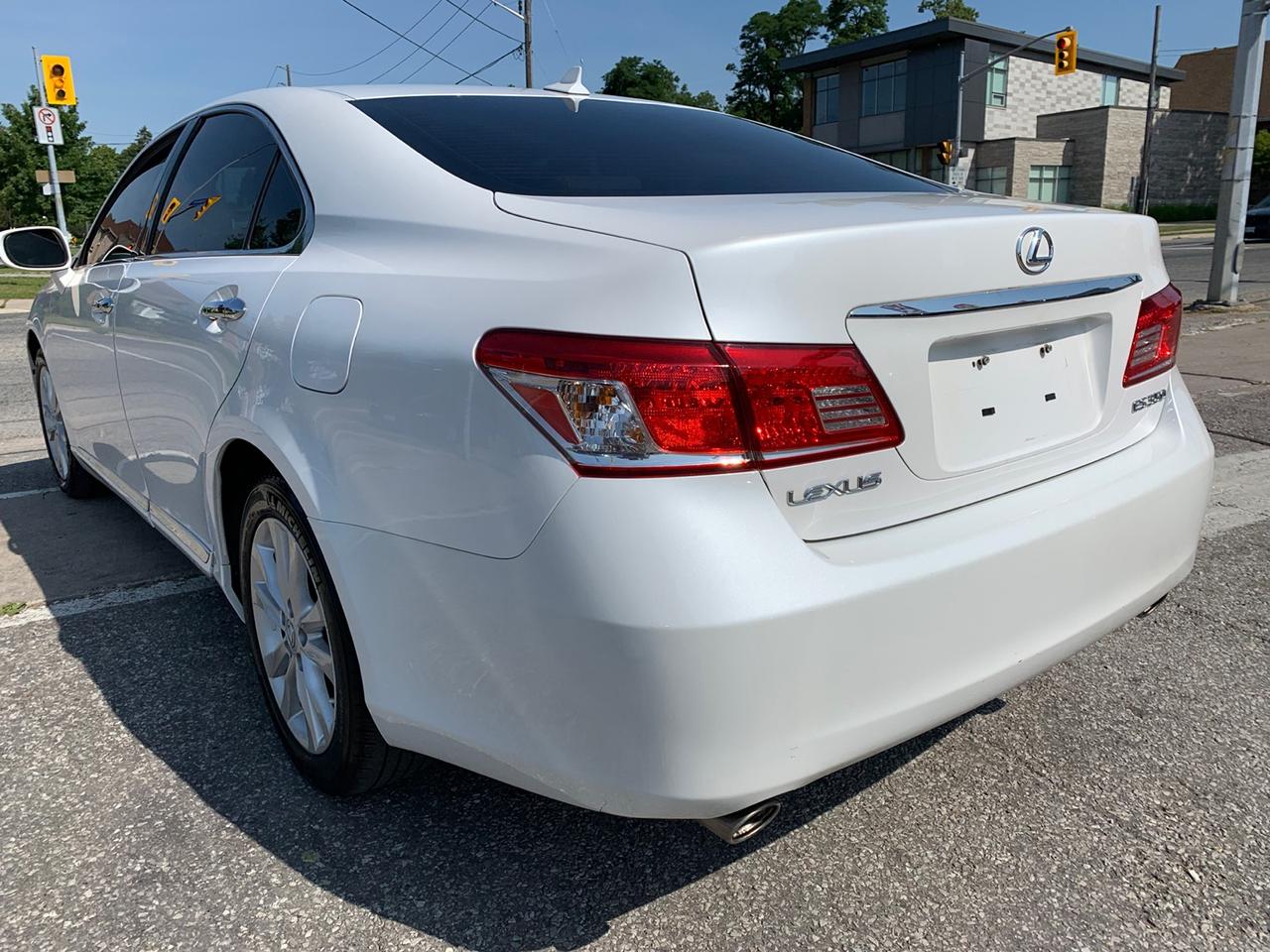 2010 Lexus ES 350 Sedan Photo