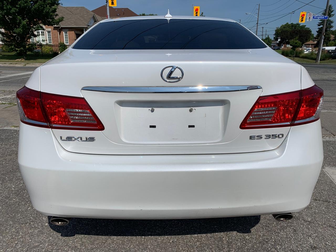 2010 Lexus ES 350 Sedan Photo