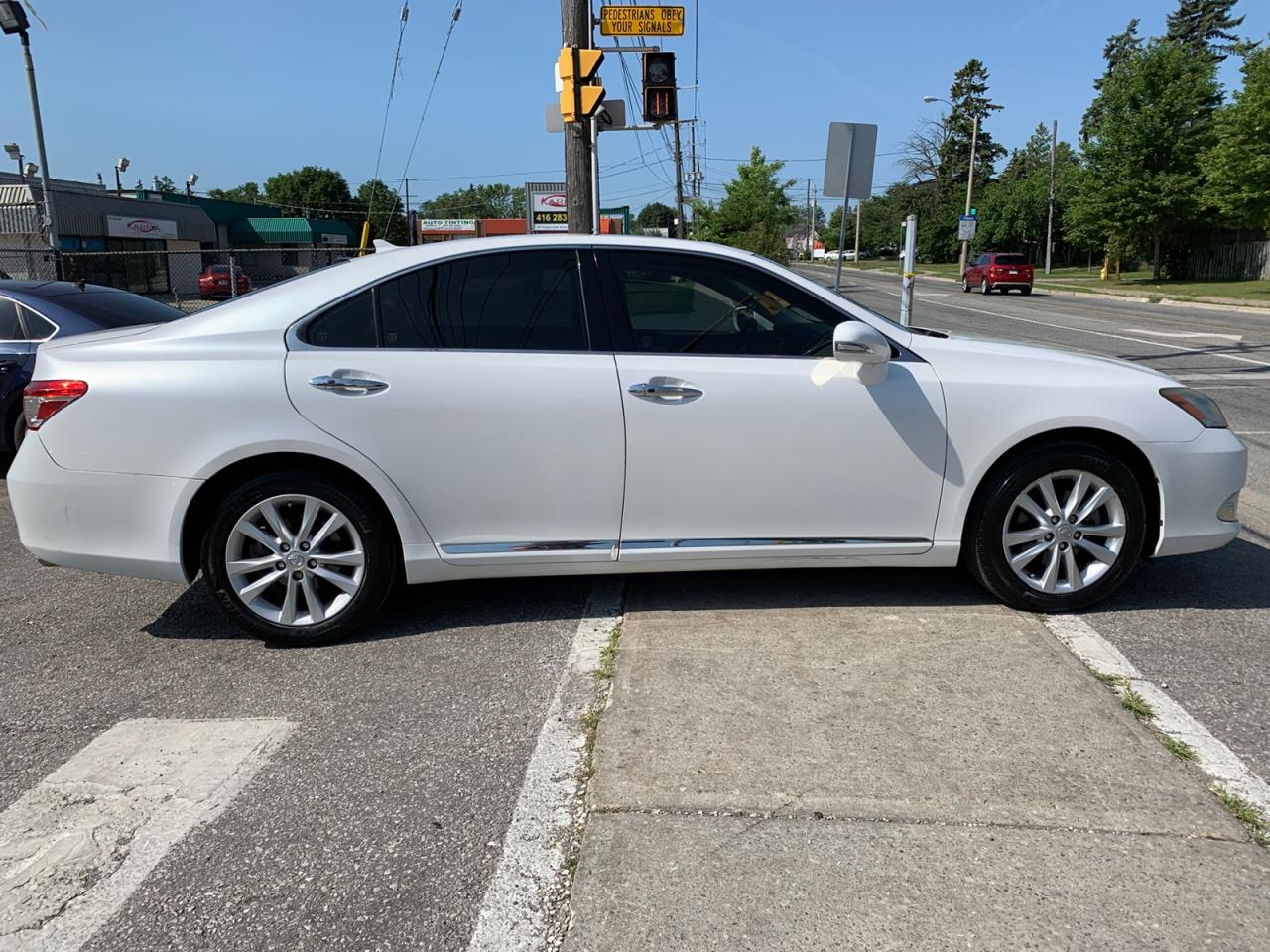 2010 Lexus ES 350 Sedan Photo