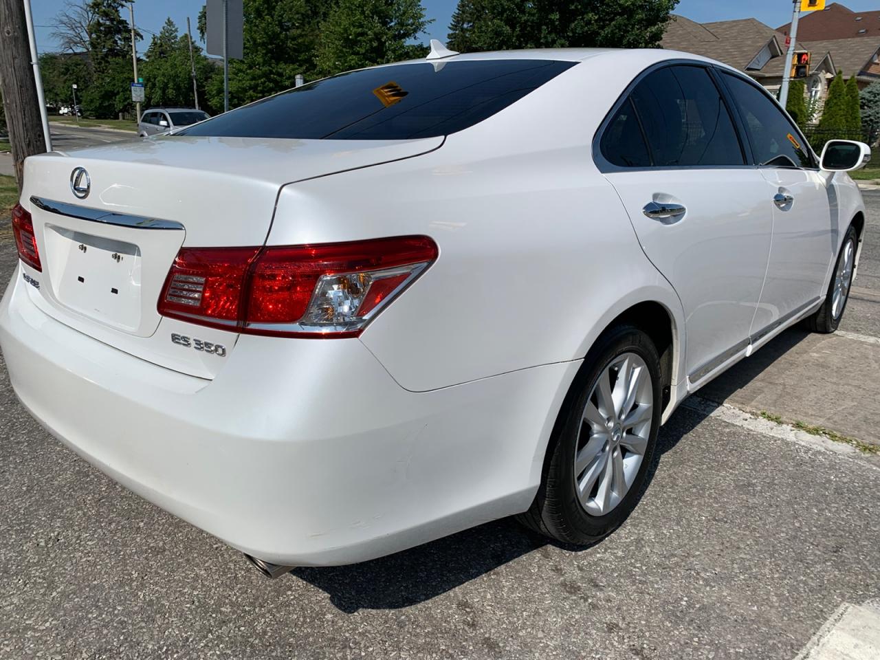 2010 Lexus ES 350 Sedan Photo