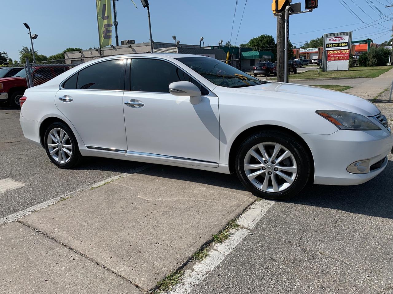 2010 Lexus ES 350 Sedan Photo