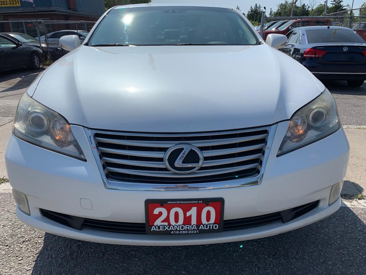 2010 Lexus ES 350 Sedan Photo
