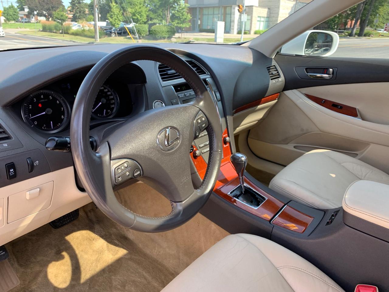 2010 Lexus ES 350 Sedan Photo