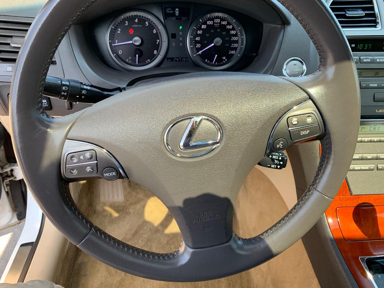 2010 Lexus ES 350 Sedan Photo