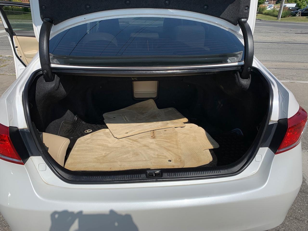 2010 Lexus ES 350 Sedan Photo