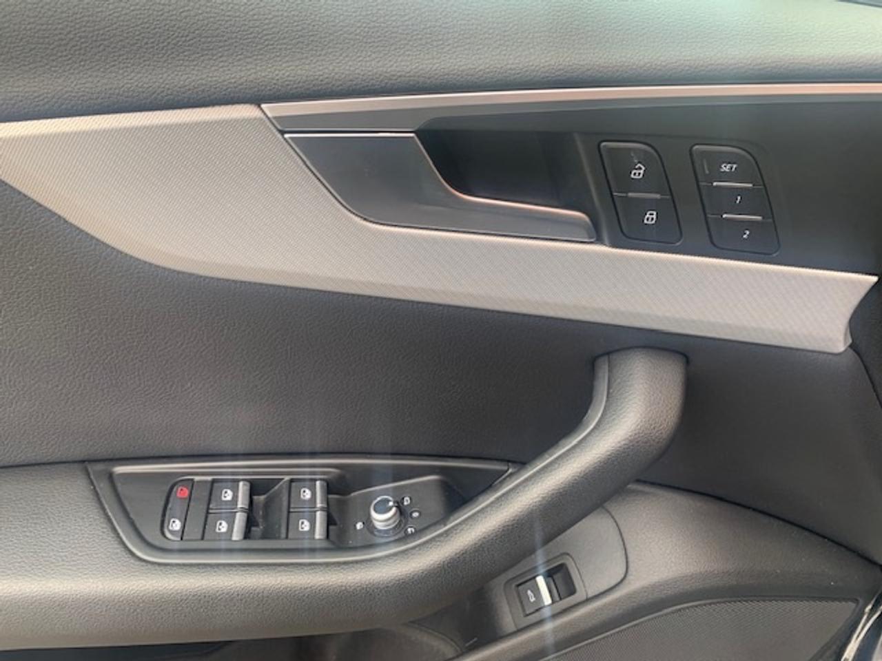2017 Audi A4 Progressiv Quattro Photo