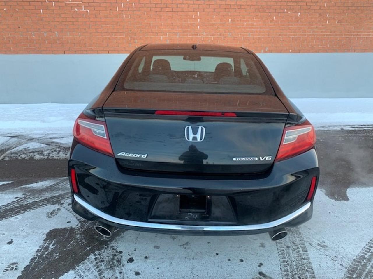 2017 Honda Accord Coupe TOURING V6 Photo