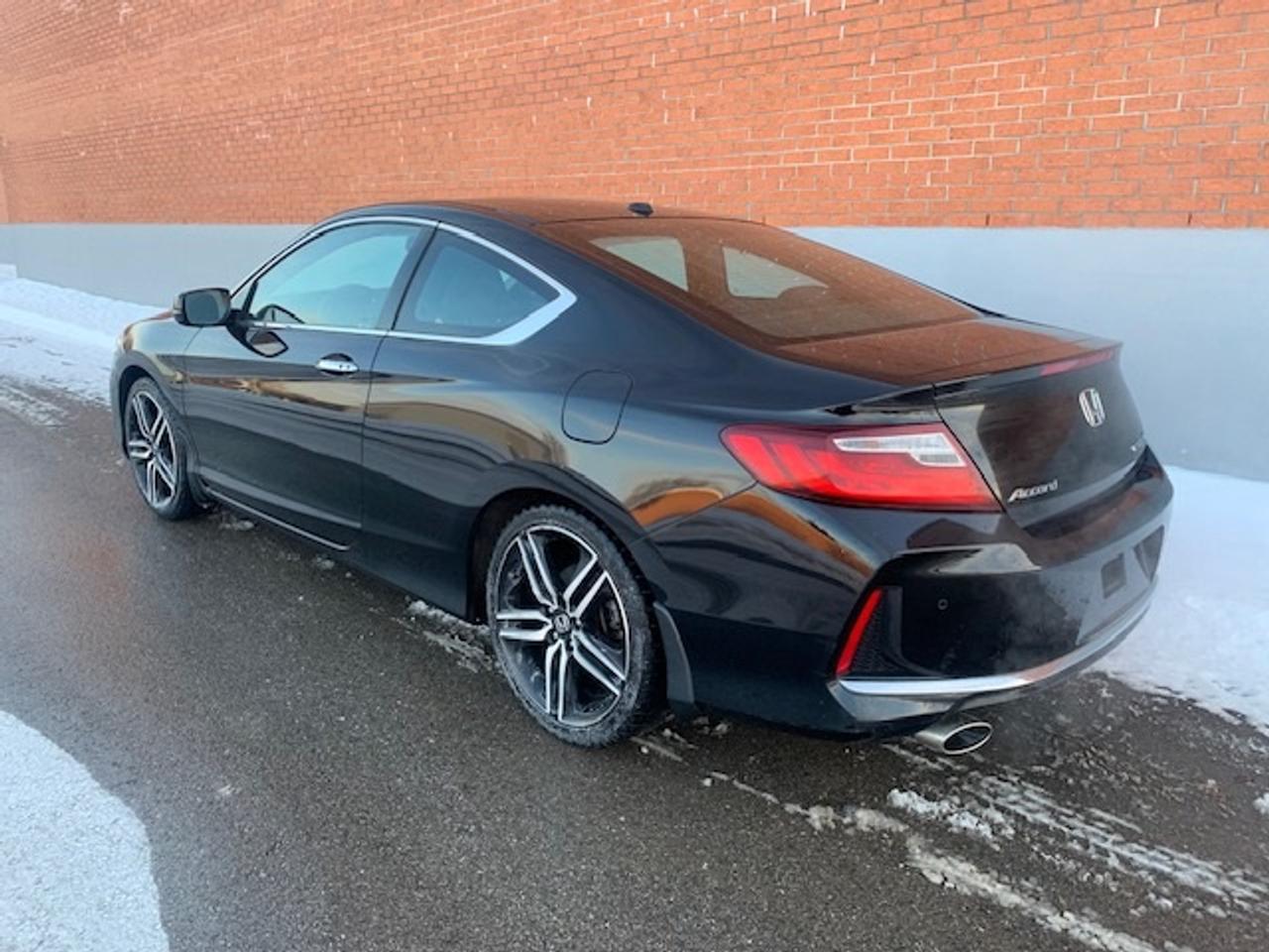 2017 Honda Accord Coupe TOURING V6 Photo2