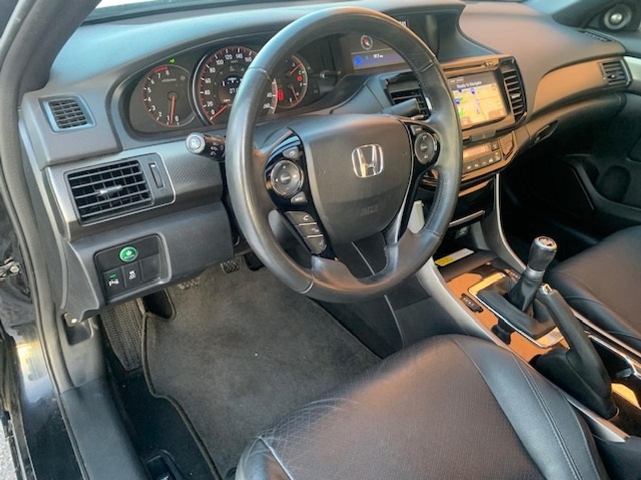 2017 Honda Accord Coupe TOURING V6 Photo