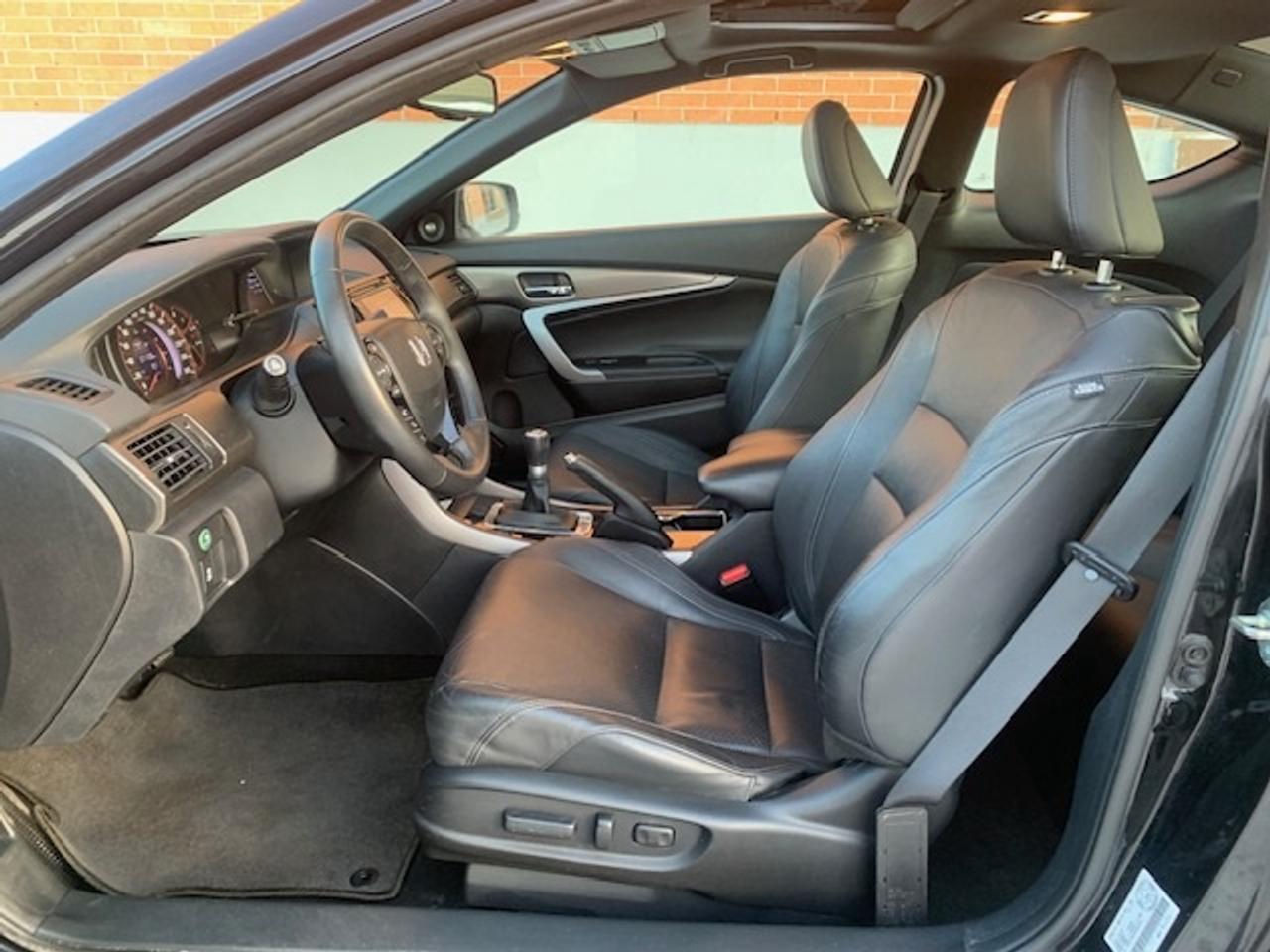 2017 Honda Accord Coupe TOURING V6 Photo