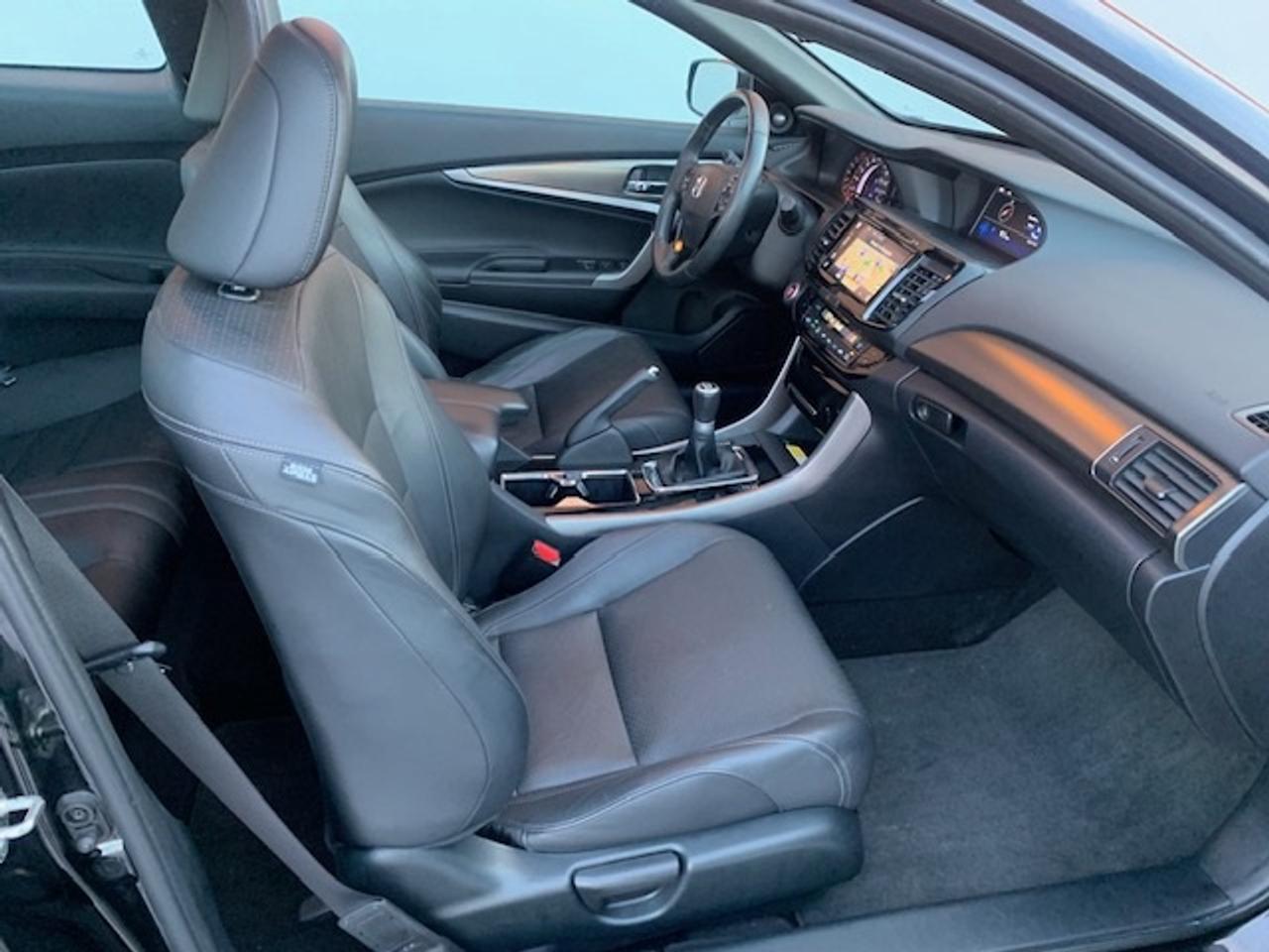 2017 Honda Accord Coupe TOURING V6 Photo