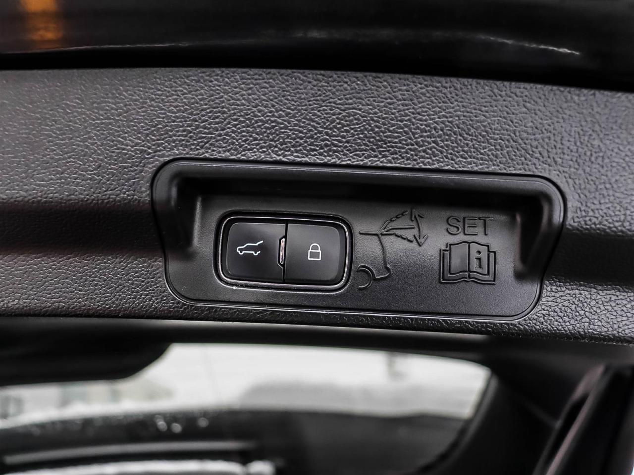 2021 Ford Explorer LIMITED Photo