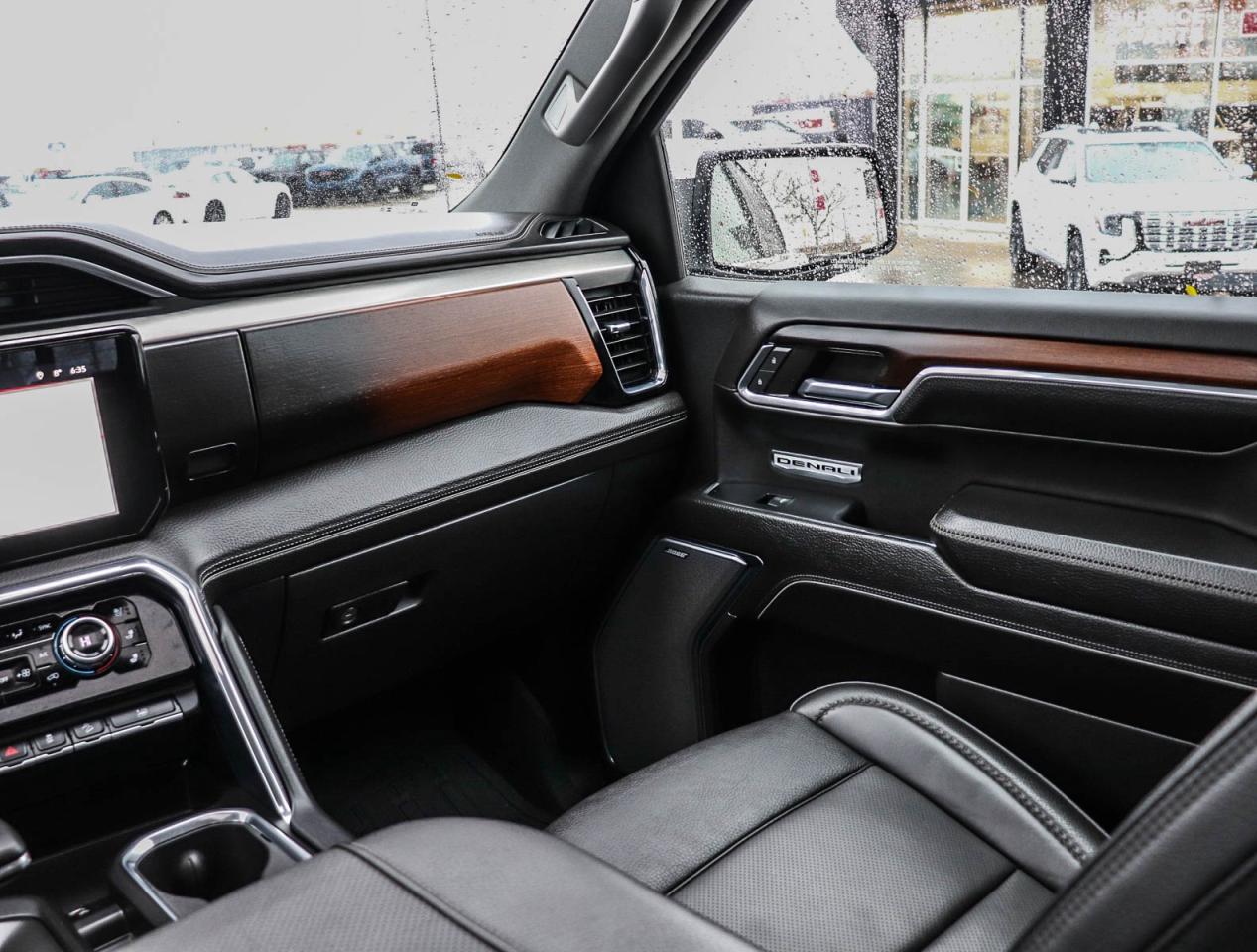 2024 GMC Sierra 1500 DENALI 1500 6.2L Photo