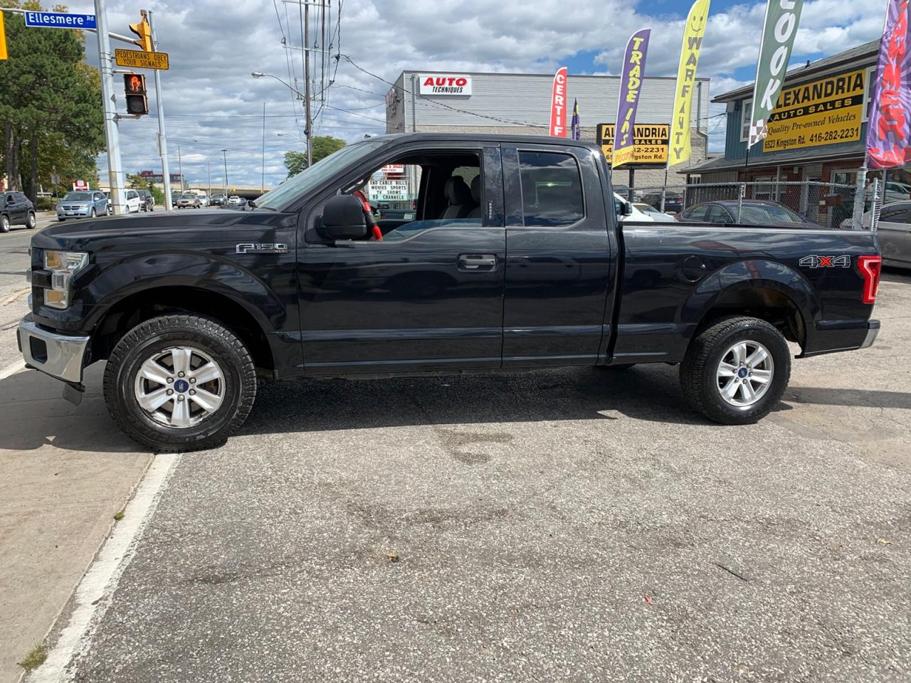 2015 Ford F-150 XLT SUPER CAB 8-ft. 4WD Photo2