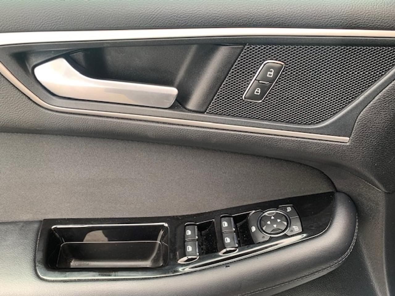 2018 Ford Edge SEL AWD Photo