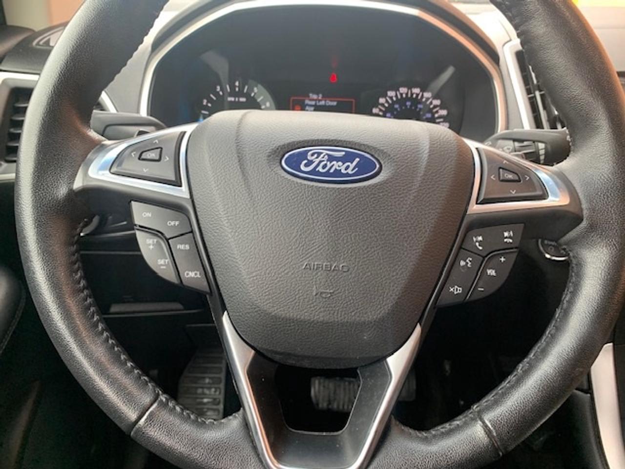 2018 Ford Edge SEL AWD Photo