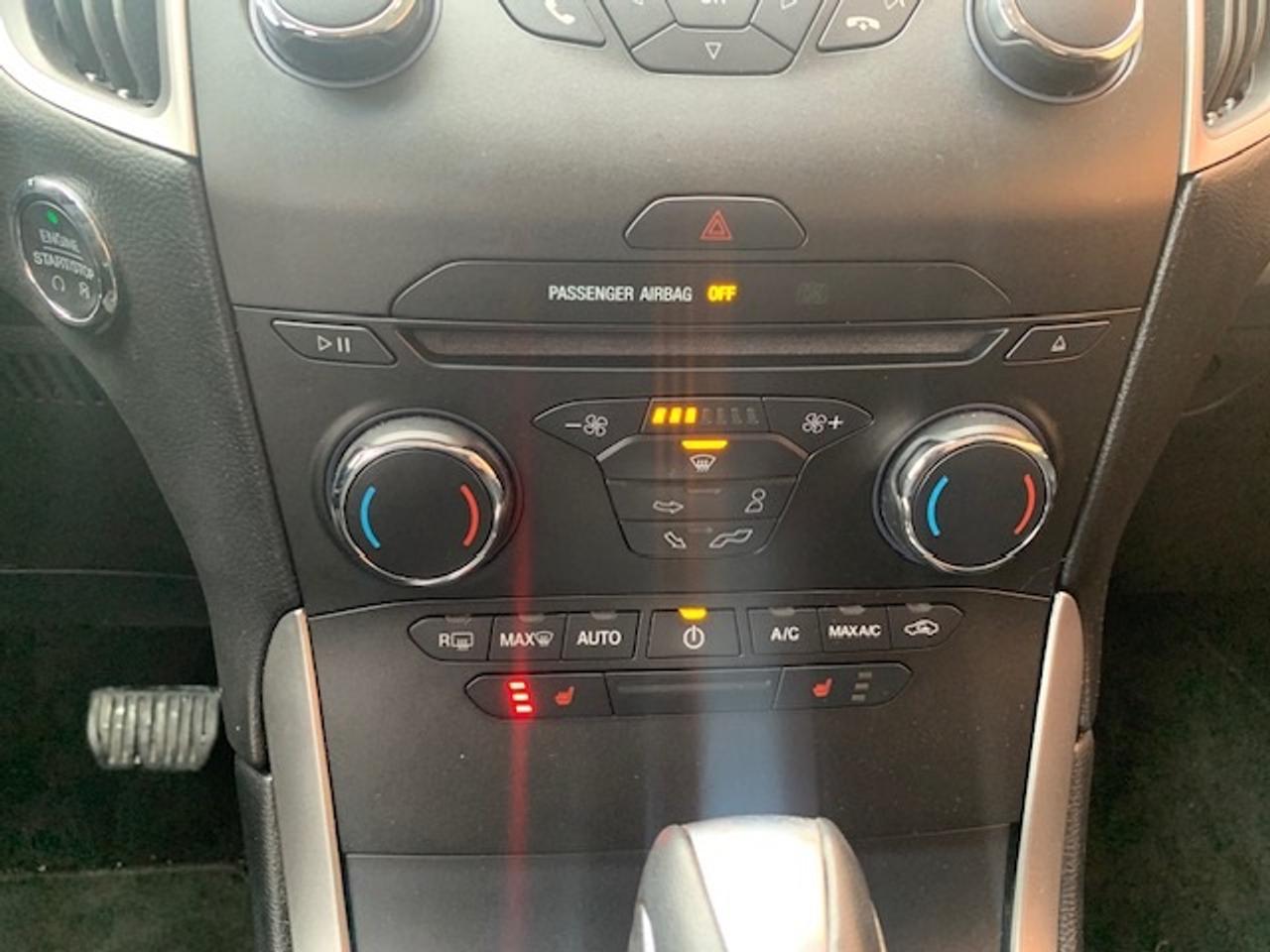 2018 Ford Edge SEL AWD Photo