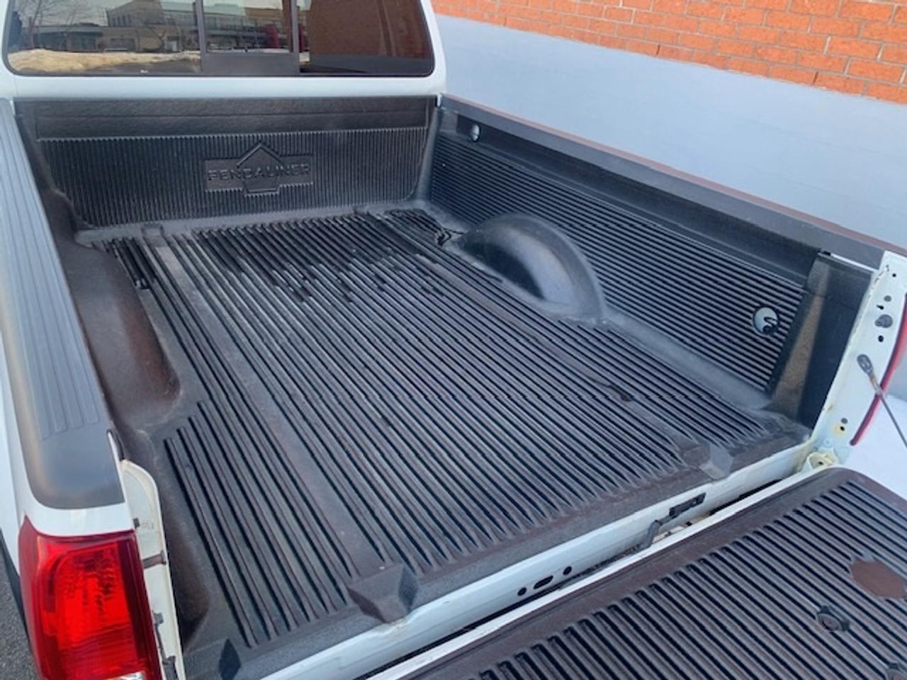 2018 Nissan Frontier SV 4X4 CREW CAB Photo