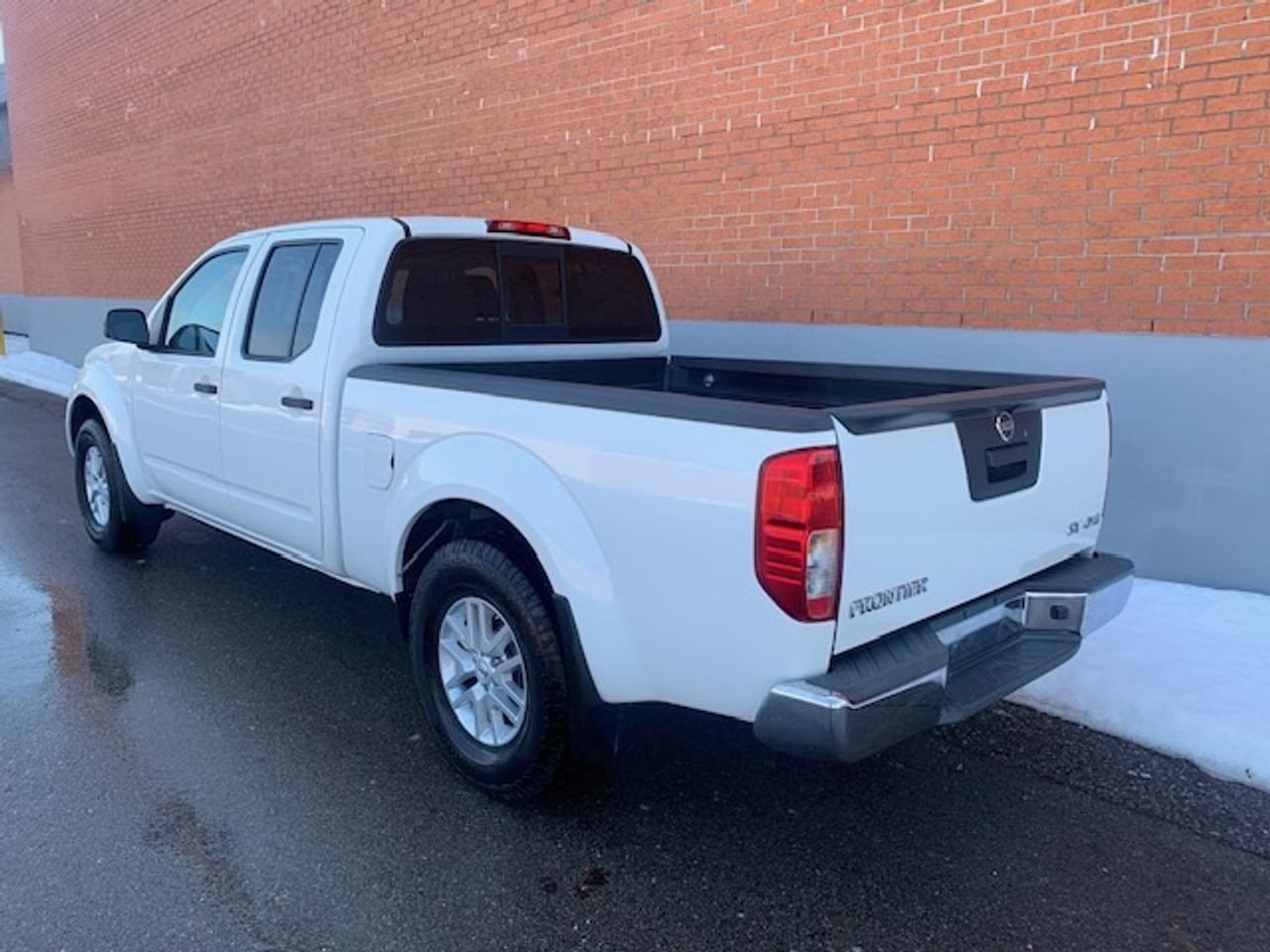 2018 Nissan Frontier SV 4X4 CREW CAB Photo