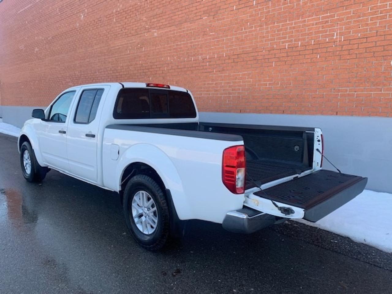 2018 Nissan Frontier SV 4X4 CREW CAB Photo