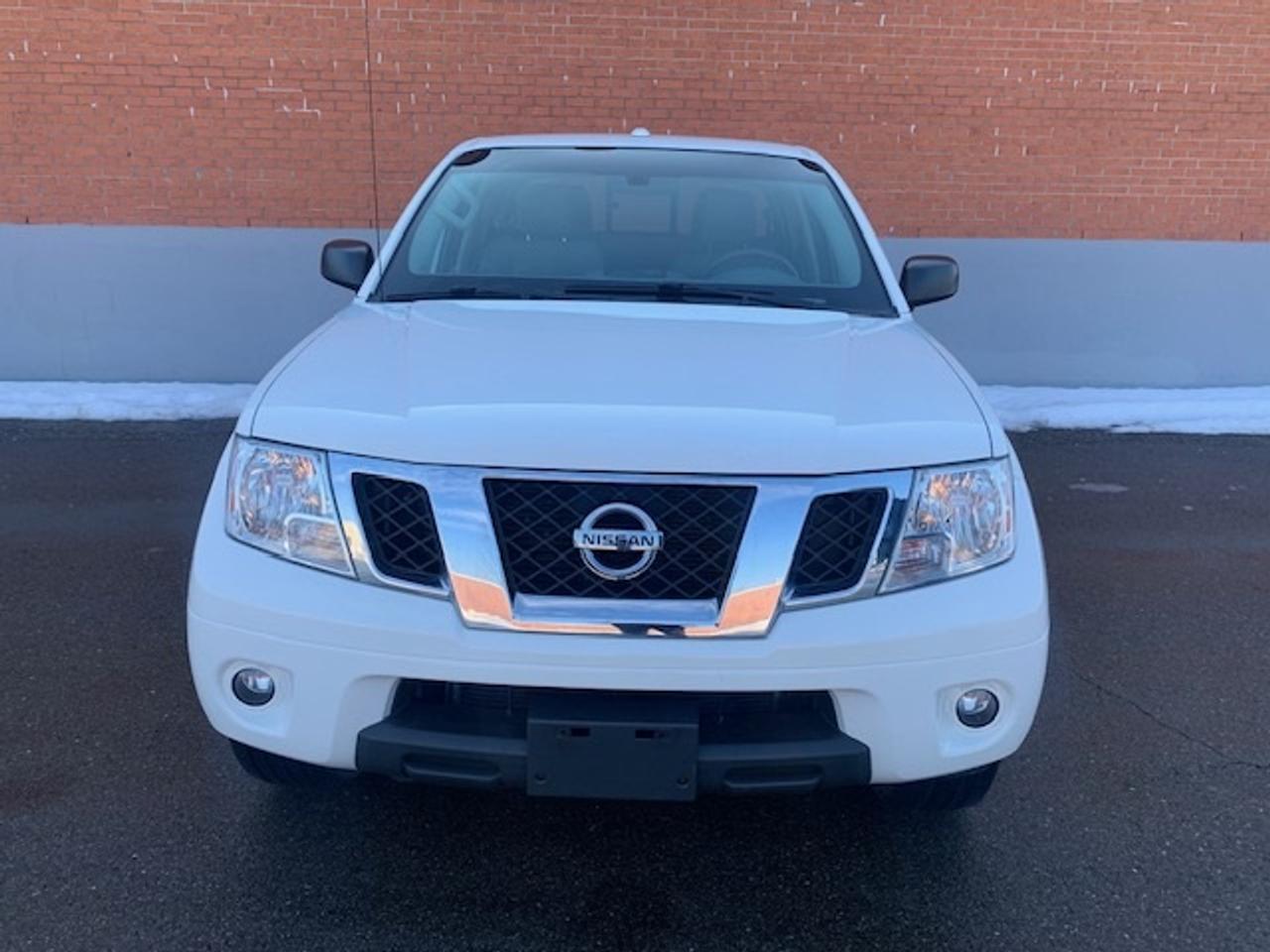 2018 Nissan Frontier SV 4X4 CREW CAB Photo