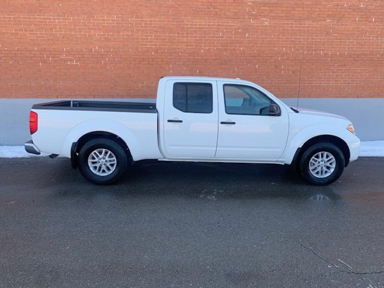2018 Nissan Frontier SV 4X4 CREW CAB Photo