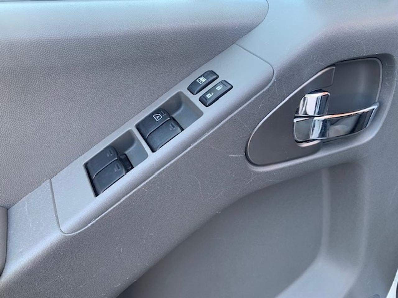 2018 Nissan Frontier SV 4X4 CREW CAB Photo