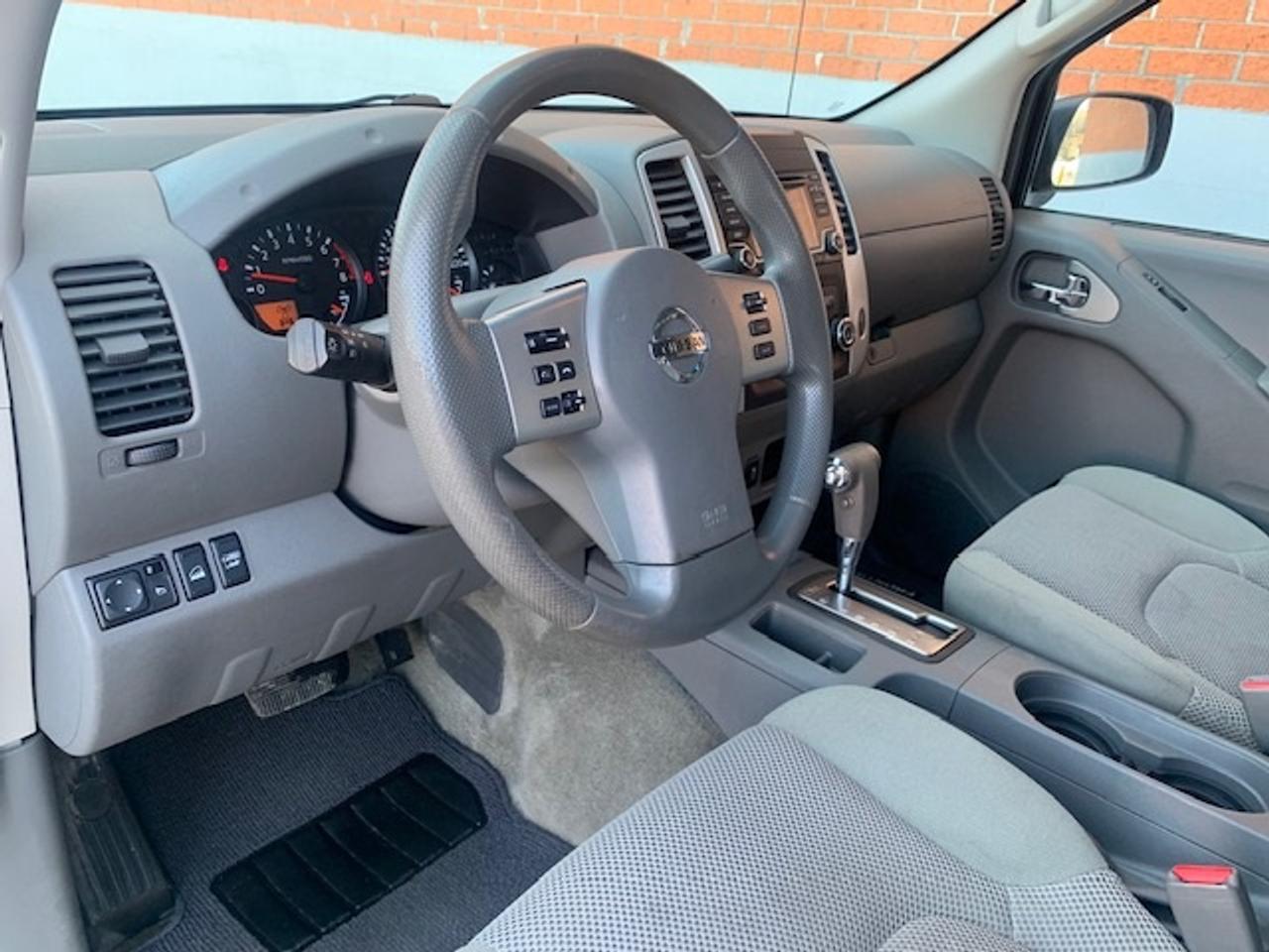 2018 Nissan Frontier SV 4X4 CREW CAB Photo