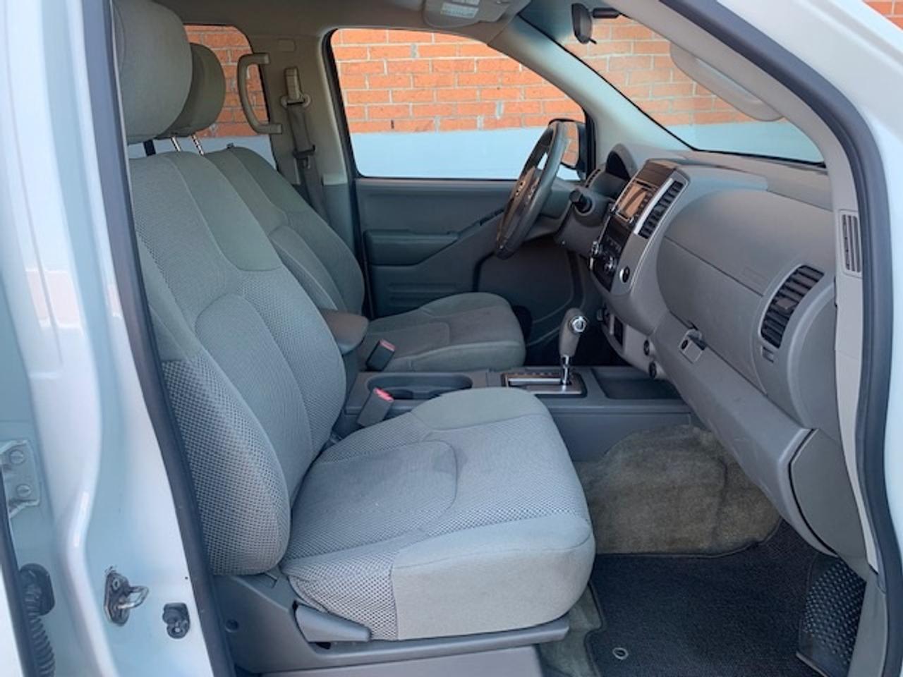 2018 Nissan Frontier SV 4X4 CREW CAB Photo