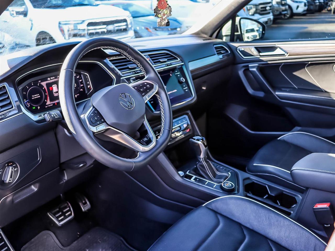 2023 Volkswagen Tiguan Highline R-line Photo