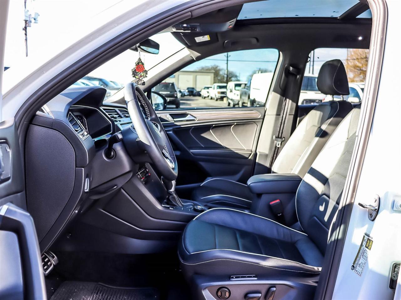 2023 Volkswagen Tiguan Highline R-line Photo