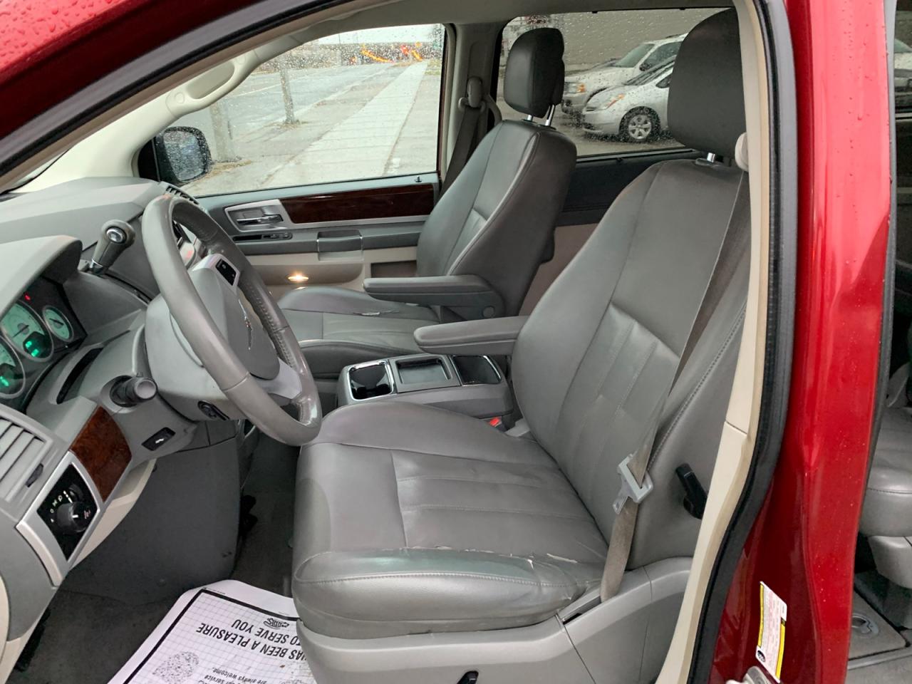 2010 Chrysler Town and Country Touring Photo