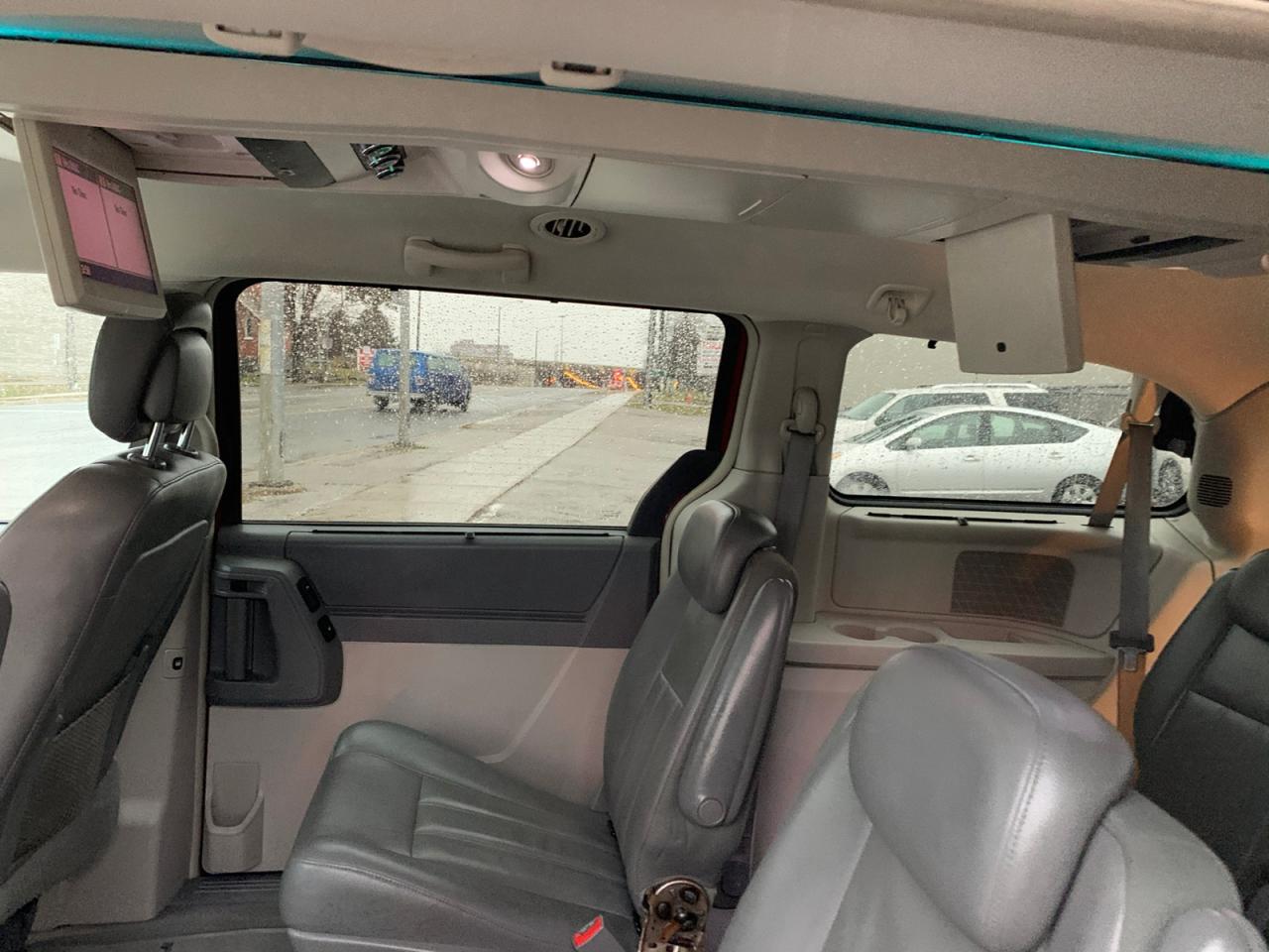 2010 Chrysler Town and Country Touring Photo