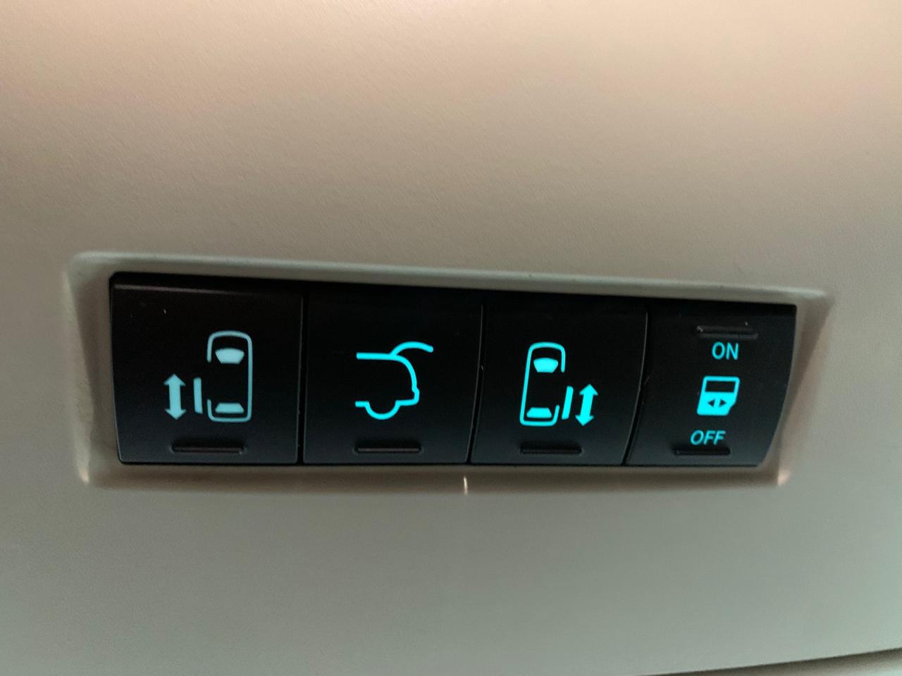 2010 Chrysler Town and Country Touring Photo