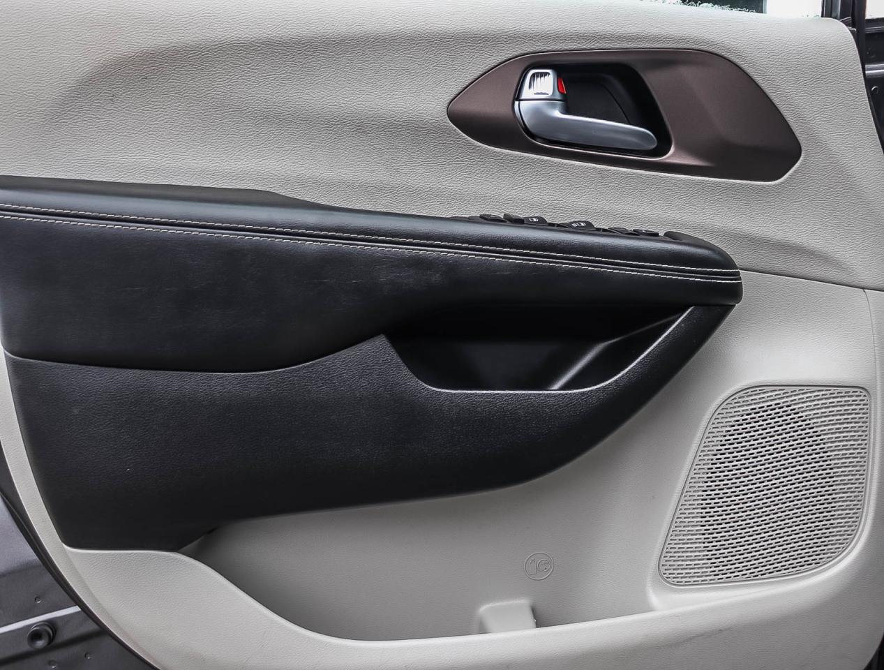 2021 Chrysler Grand Caravan SXT Photo