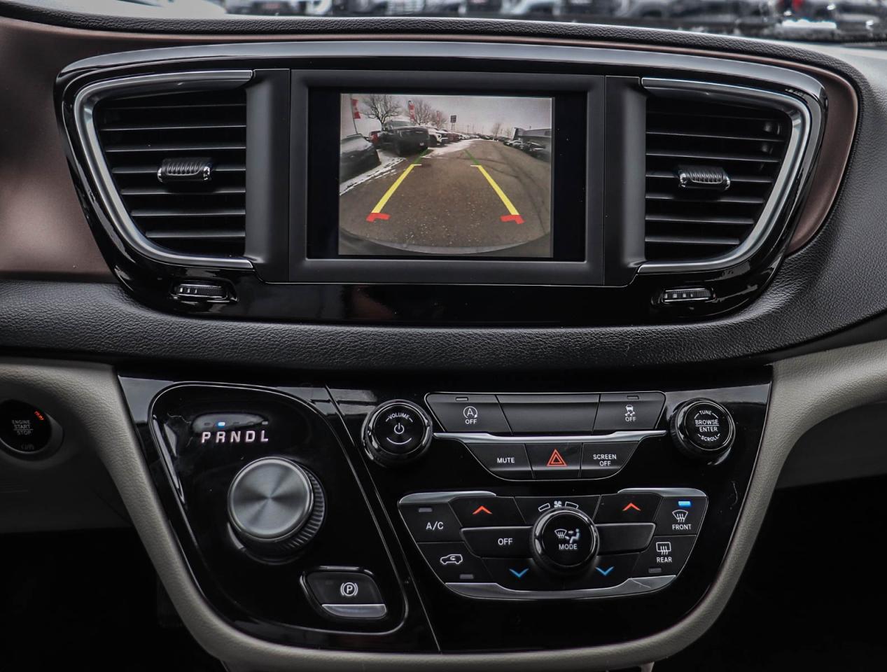 2021 Chrysler Grand Caravan SXT Photo