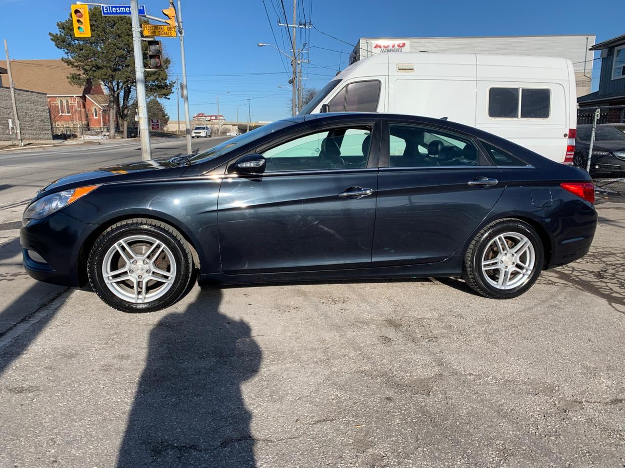 2013 Hyundai Sonata Limited Auto Photo2