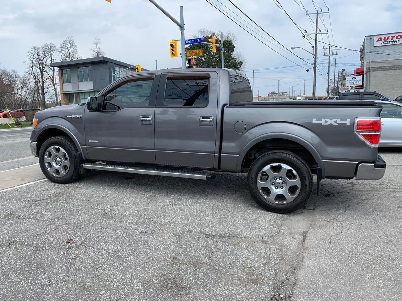 2011 Ford F-150 Lariat SuperCrew 5.5-ft. Bed 4WD Photo4
