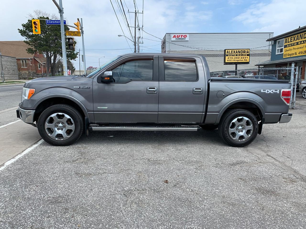 2011 Ford F-150 Lariat SuperCrew 5.5-ft. Bed 4WD Photo3