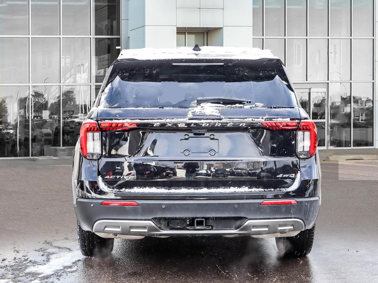 2025 Ford Explorer Active Photo3