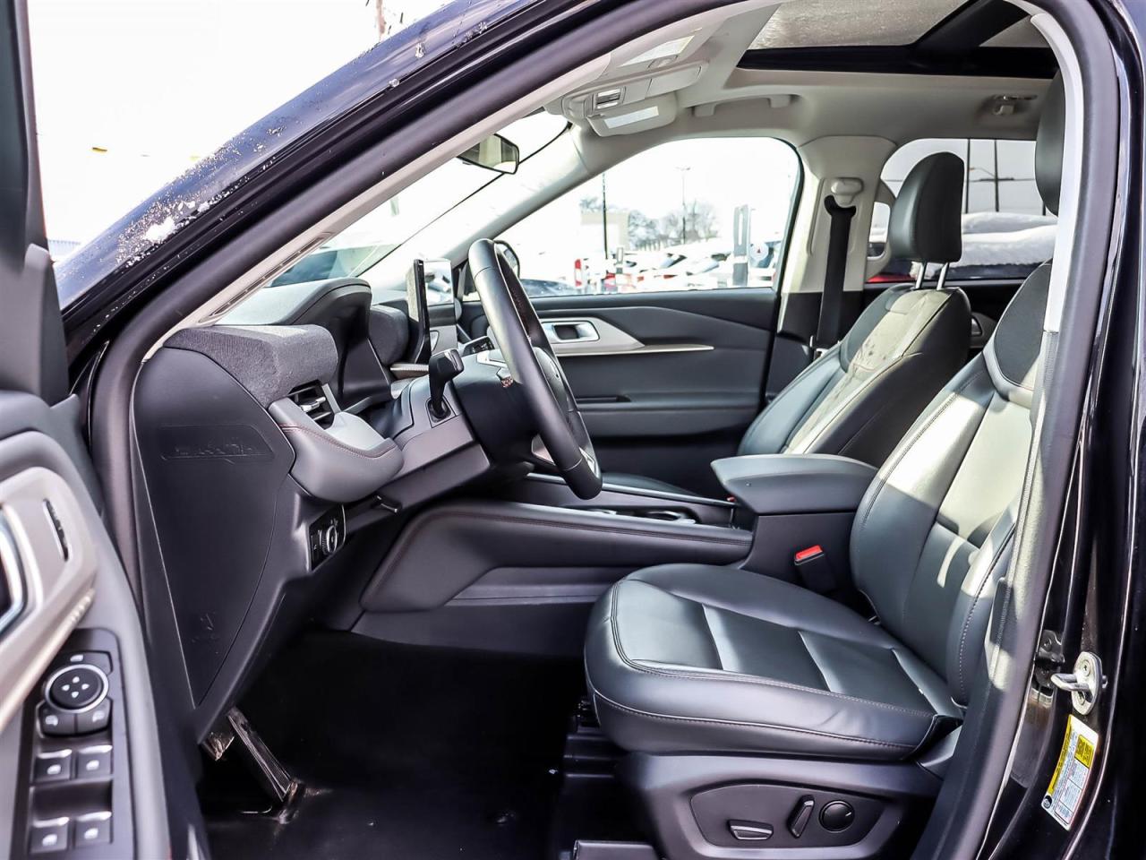 2025 Ford Explorer Active Photo