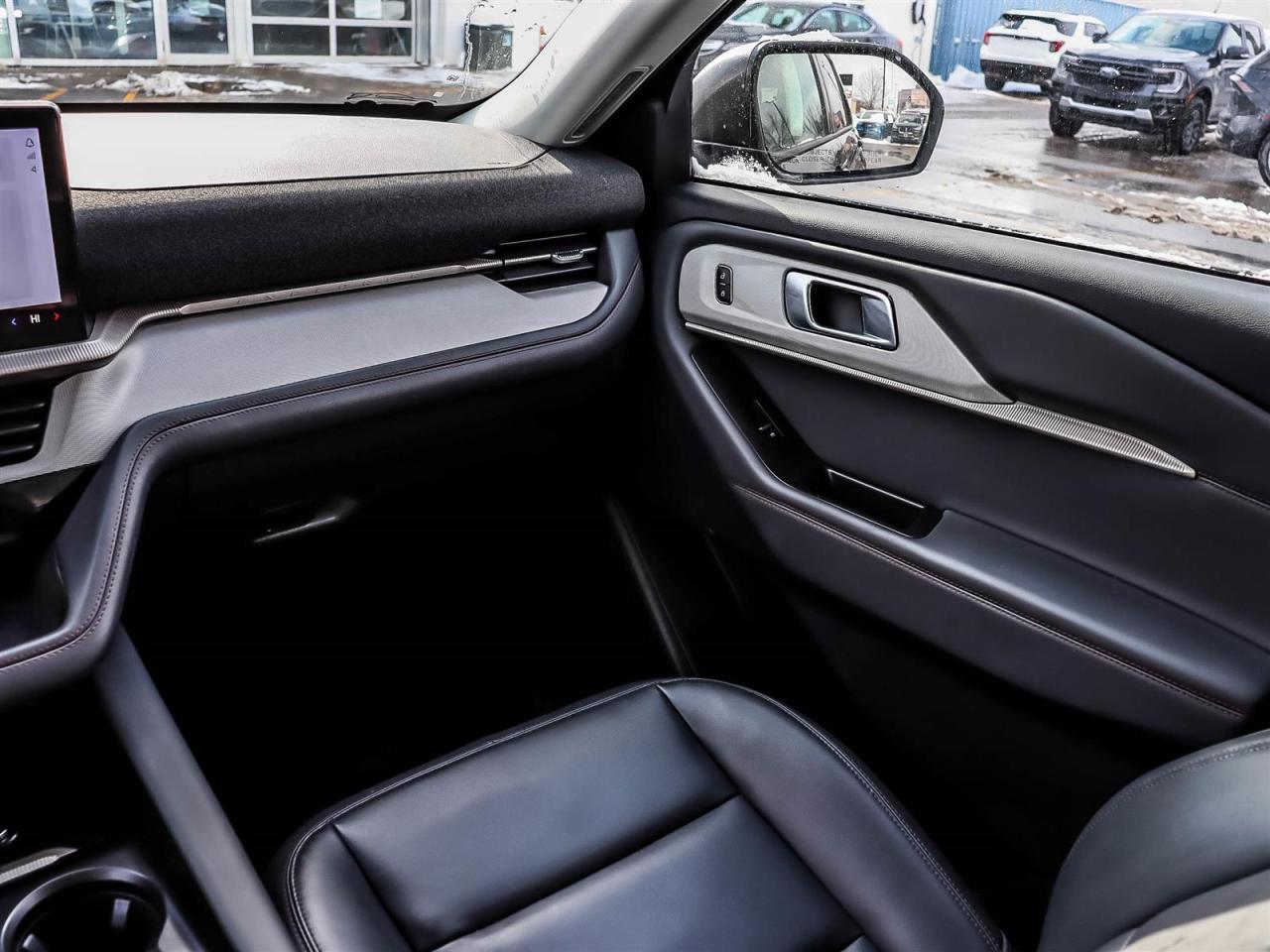 2025 Ford Explorer Active Photo