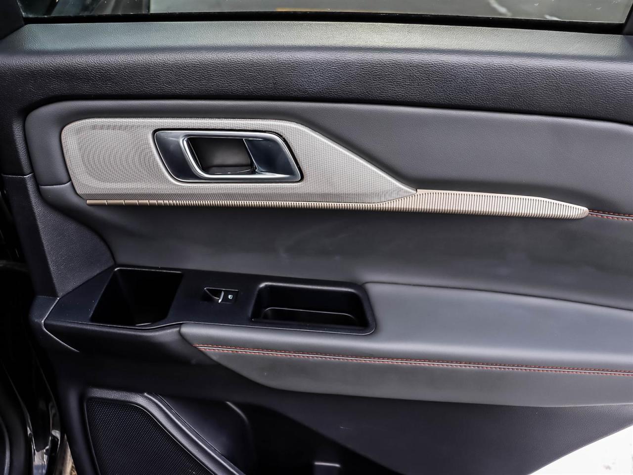 2025 Ford Explorer Active Photo